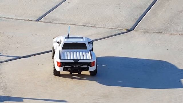 Traxxas Ford F150 Raptor RC 2X4 смотреть онлайн