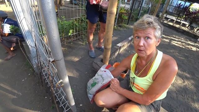 Запад острова Бали и морские черепахи. Выпускаем черепах в океан. смотреть онлайн