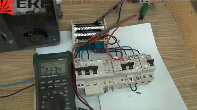 защита от повышенного напряжения смотреть онлайн