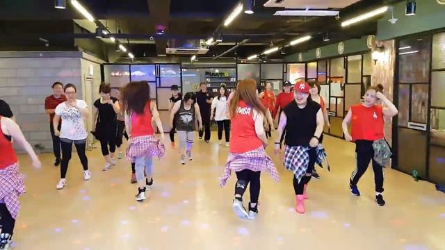I LOVE ZUMBA / Live It Up - Nicky Jam feat. Will Smith & Era Istrefi (2018 FIFA World Cup Russia) смотреть онлайн