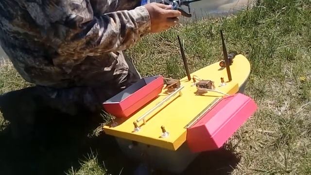 Самодельный корабль - эхолот для прикормки и разведки дна смотреть онлайн