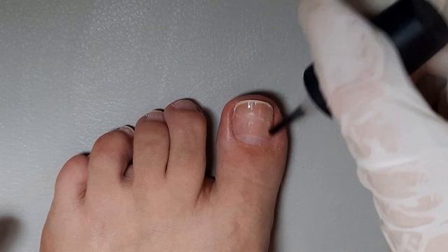 Педикюр обычным лаком/Как я делаю педикюр самой себе смотреть онлайн
