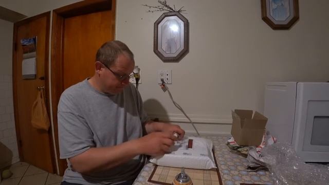 Тарелка и  Зажигалка