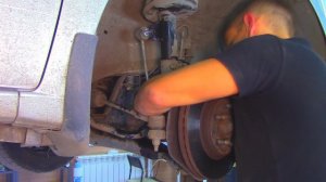 Ускоренная замена стойки (тяги) стабилизатора на Шевроле Авео Т300