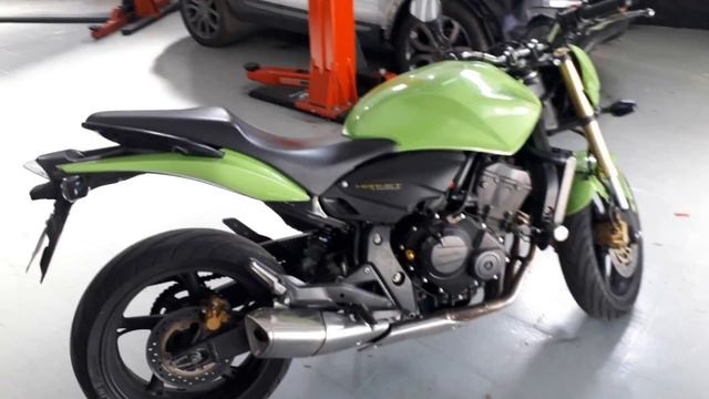 Envelopando a moto. Hornet oracal. Verde cítrico смотреть онлайн