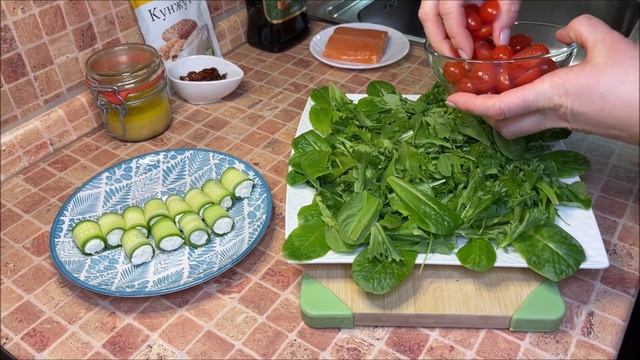 Праздничный Салат с сёмгой и незабываемой заправкой, очень вкусный, исчезает со стола первым. смотреть онлайн