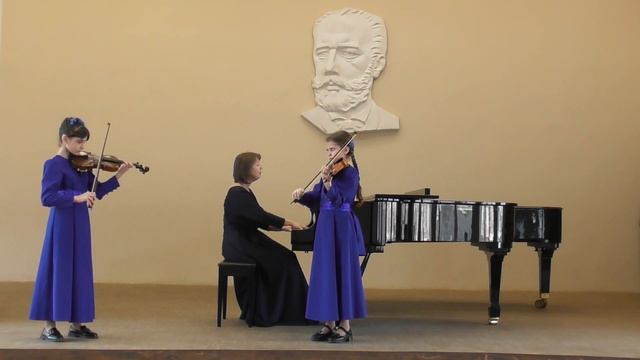 Сулейманова Эмиле, Дворникова Виолетта