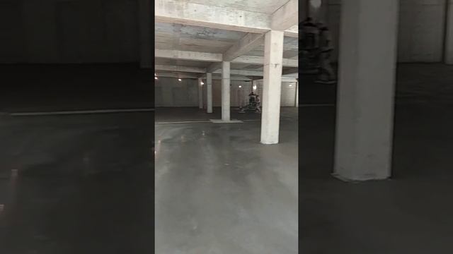 Заливка бетонного пола с упрочнением верхнего слоя с применением топпинга Murexin BH100 смотреть онлайн