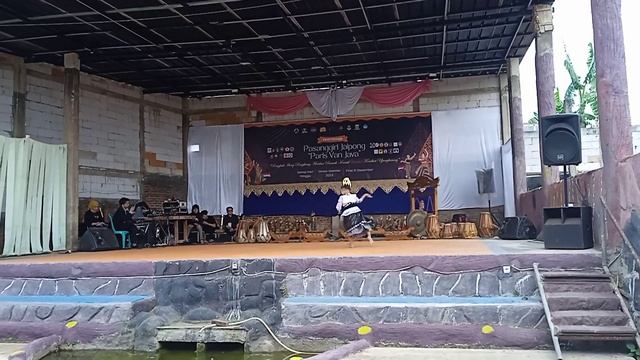 tari jaipong. paris van java silvi rahmawati putri.. sanggar ardira studio cicalengka.. смотреть онлайн