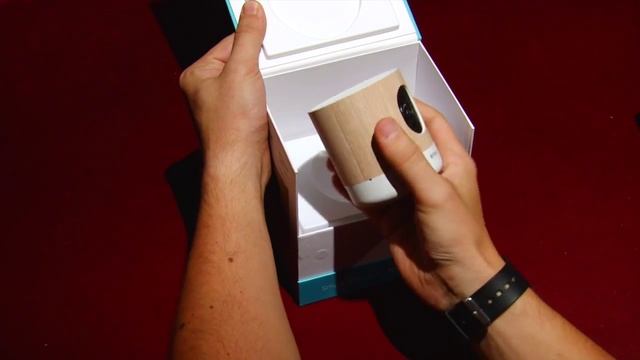 Распаковка умной камеры для дома Withings Home