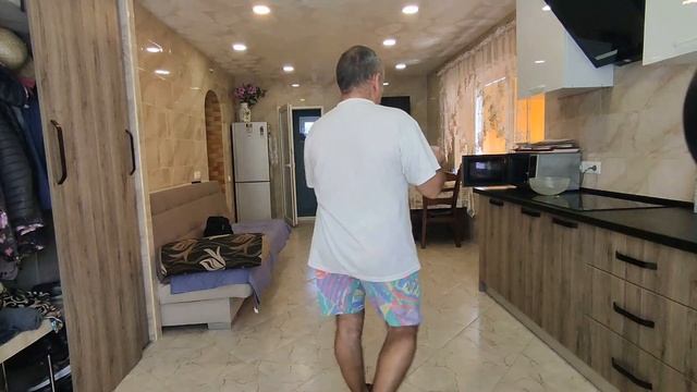 Моя тёща живёт у нас уже 6 лет . Вот так я всегда встречаю её во время обеда . Забота о родителях . смотреть онлайн