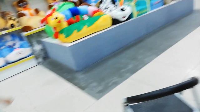 Найди Таюшку)) ГУЛЯЕМ по магазину ИГРУШЕК Ищем необычные интересные игрушки VLOG смотреть онлайн