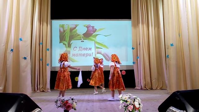 Танцевальный коллектив Солнышко Веселые матрешечки День матери смотреть онлайн