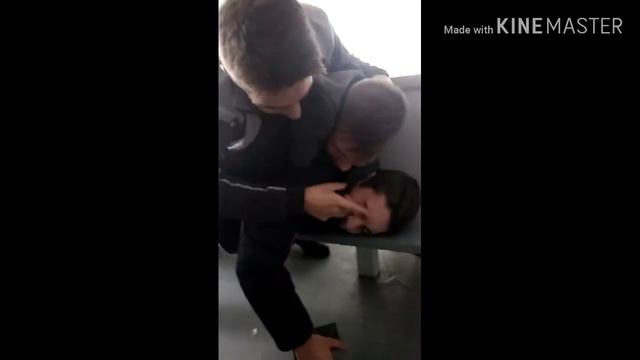 Парни развлекаются смотреть онлайн