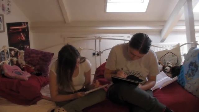 'Exquisite Corpses' Drawing Game, with Connie смотреть онлайн