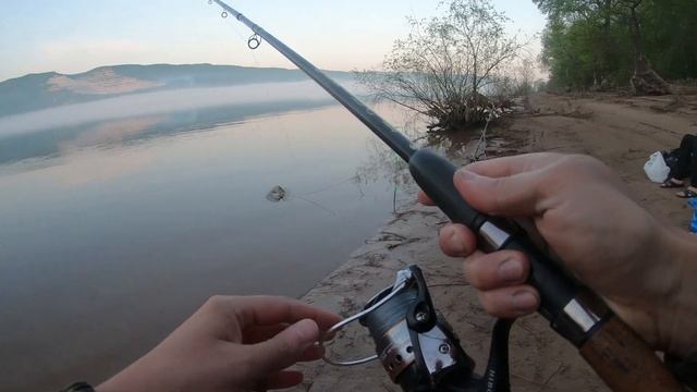 Рыбалка на Волге. Ловля плотвы в Мае. смотреть онлайн