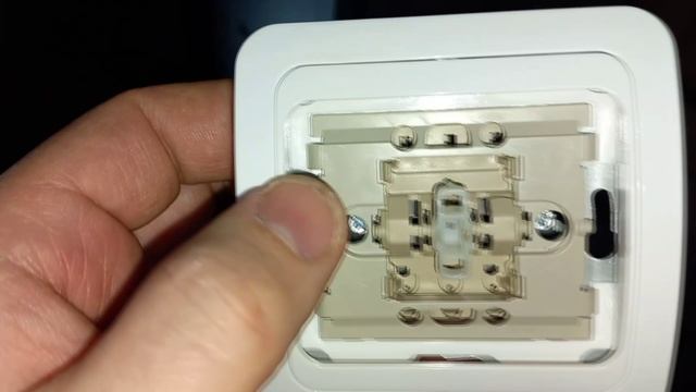 Как поменять одноклавишный выключатель света смотреть онлайн