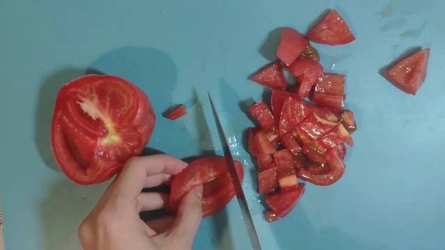 Салат из куриной грудки с помидорами и сухариками. смотреть онлайн
