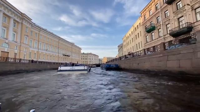 Прогулка на катере по Мойке и Фонтанке. Санкт-Петербург. Май, 2021. смотреть онлайн