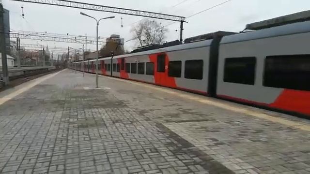 2 поезда ЭС2Г "Ласточка". Курский Вокзал. смотреть онлайн