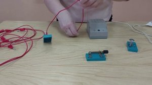 УРОК ФИЗИКИ_СБОРКА ЭЛЕКТРИЧЕСКИХ ЦЕПЕЙ