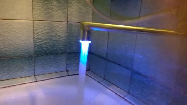 LED фильтр для водопроводного крана с датчиком температуры смотреть онлайн