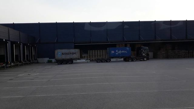 Как ездить с двумя полуприцепами назад? смотреть онлайн