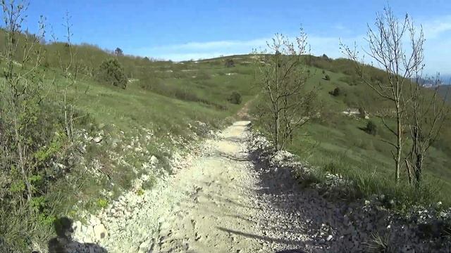 Подьем и спуск с на гору Геленджик на мотоцикле, Геленджикская бухта вид с вершины маркхотского хре смотреть онлайн