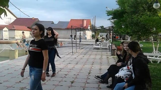 Термальный источник Аушигер плиточный бассейн. У ОЛЕГА смотреть онлайн