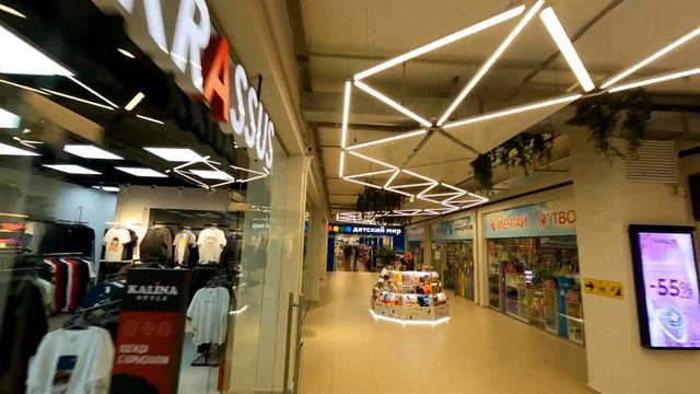 Залет FPV квадрокоптером Cinelog25 в торговый центр