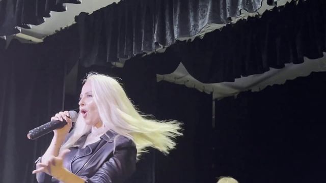 Юля Шереметьева & группа ЛЕДИ - Южный город (Конкурс красоты в ЦОК ВКС) смотреть онлайн