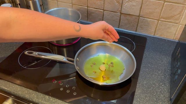 SUPER QUICK Spaghetti alle vongole | Neapolitan Spaghetti with Clams | Italian Seafood Recipe смотреть онлайн