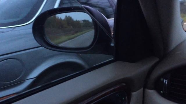 Jaguar XJ8 vs Jaguar XJR X350 смотреть онлайн