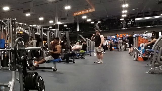 When Scream Lifts At Your Gym...? смотреть онлайн