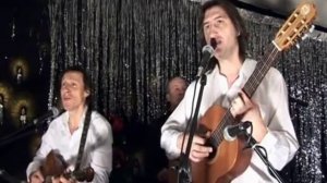 "Под крылом самолёта"