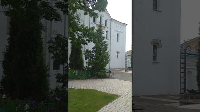 Елецкий монастырь, территория возле храма смотреть онлайн