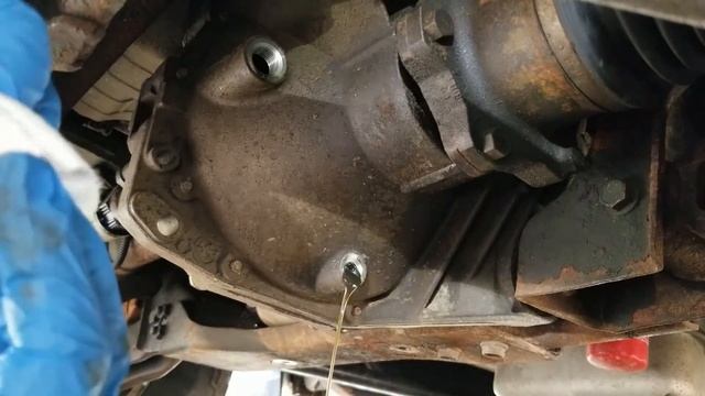 Front Differential Gear Oil Change смотреть онлайн