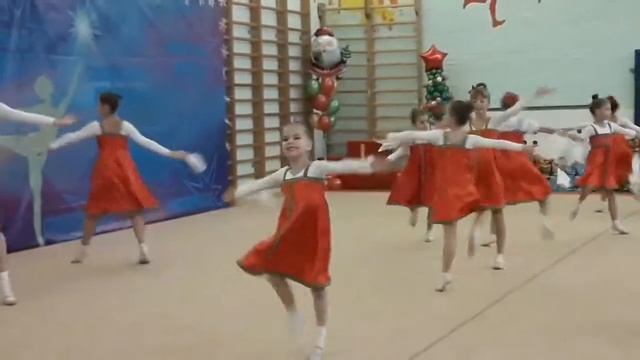 показательное выступление "Девичьи переплясы "17.12.17 Турнир на призы Деда Мороза. смотреть онлайн