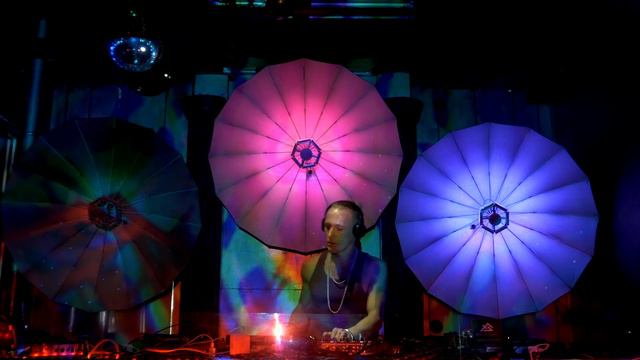 Wiebe Roose lockdown session at Ava Club Berlin смотреть онлайн