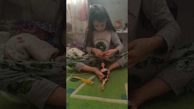 Причёска для барби / делаю хвостик и две косички/ смотреть онлайн