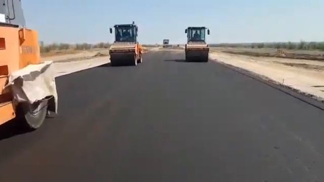 Устройство нижнего слоя покрытия. ПК 322+00-328+00. Дата 18.05.2021 г. смотреть онлайн