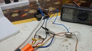 Эта интересная схема работает! Автомат отключения зарядного или Защита. Своими руками!