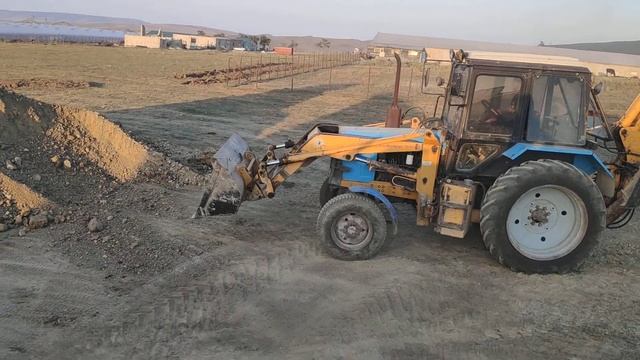 Погрузчик эксковатор на базе МТЗ 82.1 смотреть онлайн