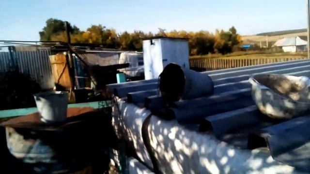 Вот Погода ! Утром холодина и всё в тучах, а днём чистое небо и теплота . Утепляем курятник на зиму смотреть онлайн