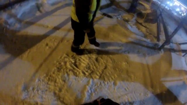ШКОЛЬНИК КАТАЕТСЯ НА ГОРНЫХ ЛЫЖАХ!!! смотреть онлайн