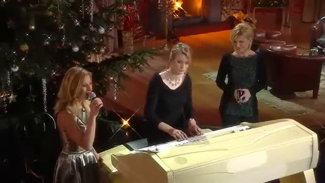 Stefanie Hertel & Britta Heidemann -- Süßer die Glocken смотреть онлайн