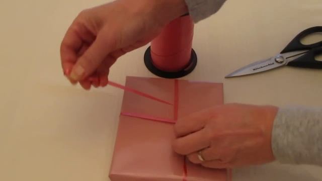How To Tie A Ribbon On A Gift Part 1 смотреть онлайн