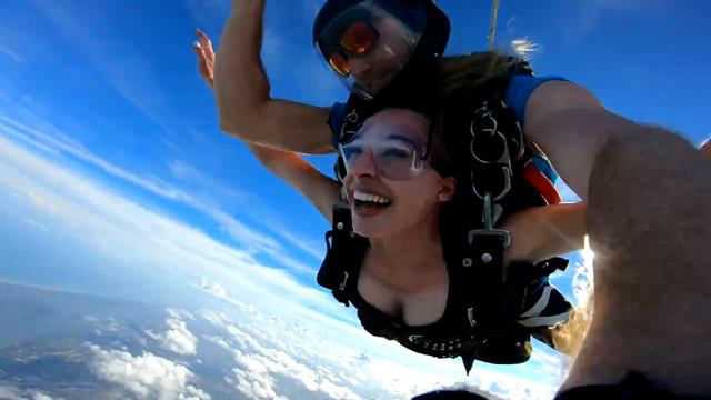 Skydive Sebastian - Amanda's Skydive смотреть онлайн