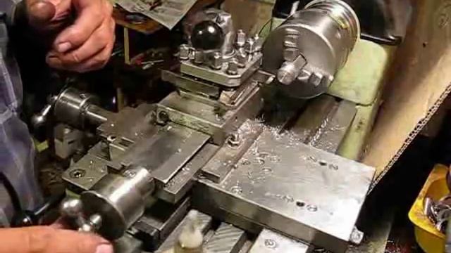 НЕОБЫЧНЫЙ СПОСОБ нарезания РЕЗЬБЫ на токарном станке смотреть онлайн