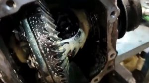 Сломался боковой подшипник заднего редуктора БМВ Е60, выплюнуло привод + эмульсия. Пробег 500 тыс.к